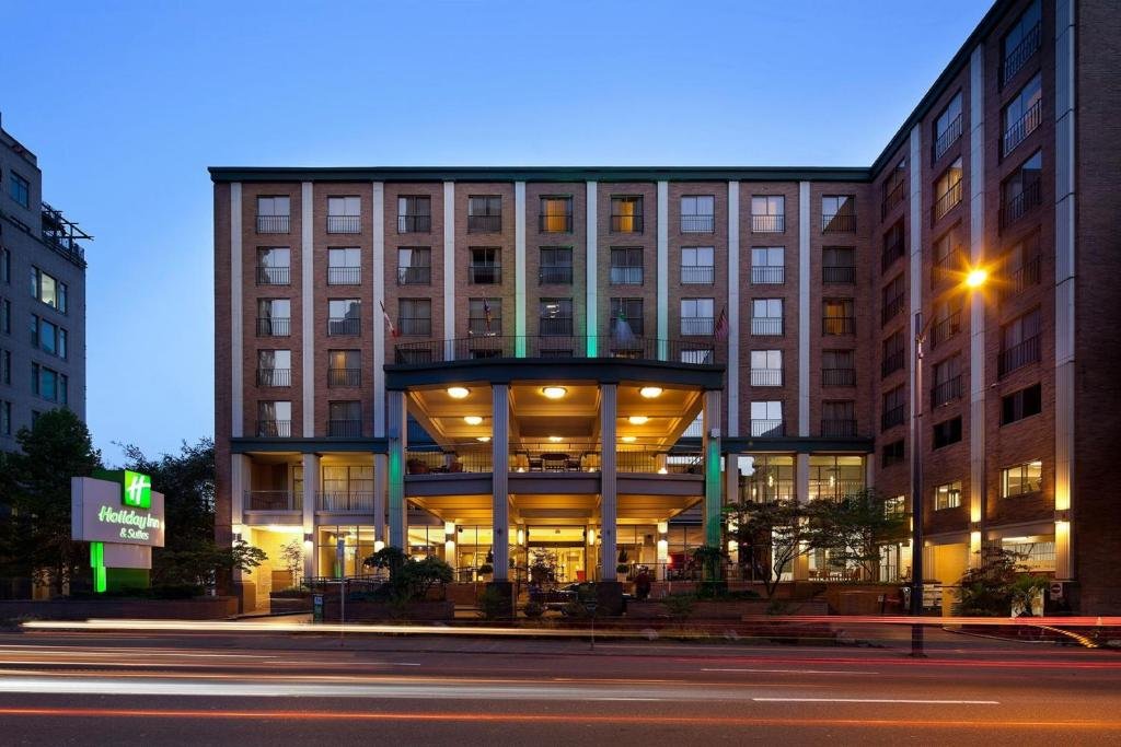 Holiday Inn & Suites Vancouver Downtown, an IHG Hotel